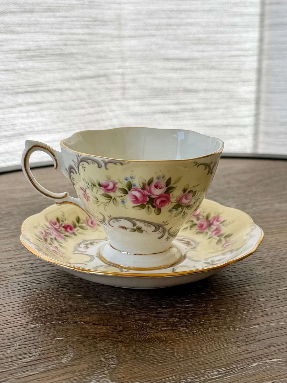 Royal Albert Bone China Rose-Du-Barry Series Collette Tea Cup & Saucer